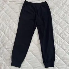 ユニクロ　UNIQLO 黒ズボン　スポーツ