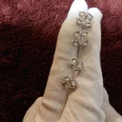 シャネルノベルティー ロゴ クリスタルスタッドピアス二個