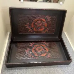 鎌倉彫 乱れ箱 牡丹 亀甲 2箱 木製 衣裳箱 入れ子 レトロ 着物ケース 鎌倉彫 乱れ箱 牡丹 亀甲 2箱 木製 衣裳箱 入れ子 レトロ 着物ケース