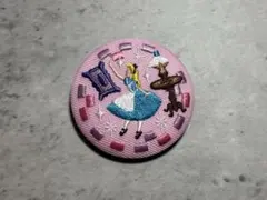 ディズニー刺繍缶バッジ　不思議の国のアリス