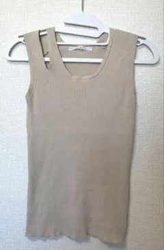 ✴︎美品✴︎KBF カットショルダーリブタンク　ベージュのサムネイル