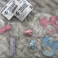 TWICE LOVELYSアクリルカラビナフロッキーマスコット