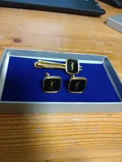 【大幅値引き】イヴサンローラン ネクタイピン カフスボタン セット 黒金