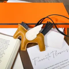 ペガサスバッグチャーム　本革羽両面　ブラウン　白　新品　高品質　新入荷