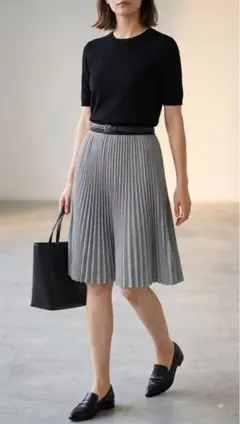 ユニクロ プリーツスカート Mサイズ グレー 着丈66cm UNIQLOのサムネイル