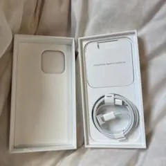 Apple iPhone 14 Pro 空箱と充電ケーブル
