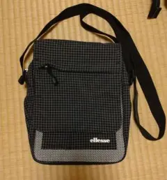 エレッセ　ellesse　ショルダーバッグ　ブラックのサムネイル