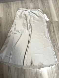 新品★ベージュ サテンスカート M