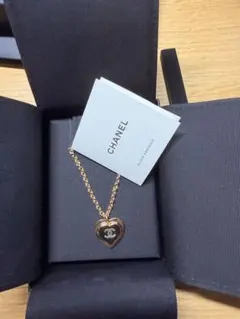 CHANEL ハート ネックレス ゴールド ブラックのサムネイル
