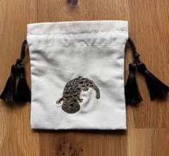 Flapperアニマル刺繍巾着ポーチ　フリンジ付き　オオサンショウウオ