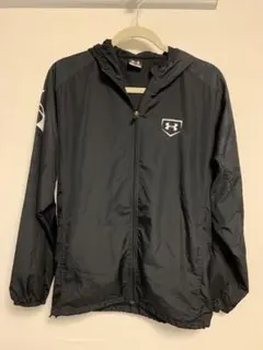 ★UNDER ARMOUR ブラック ウィンドブレーカー MD★