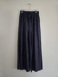 新品タグ付きCOCA シャイニープリーツパンツLサイズネイビー