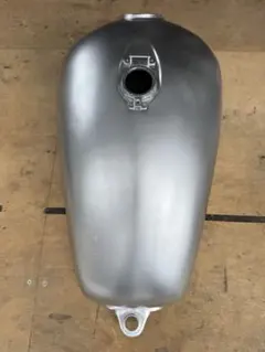 YAMAHA タンク 黒/金 YAMAHA SR400 純正タンク 黒