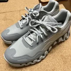 Reebok ZIG TECH スニーカー グレー　新品