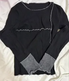 黒長袖トップス