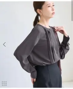 フロントピンタックブラウス