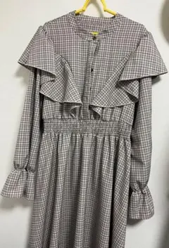 XL 清楚系 チェック柄フリル付きロングワンピース