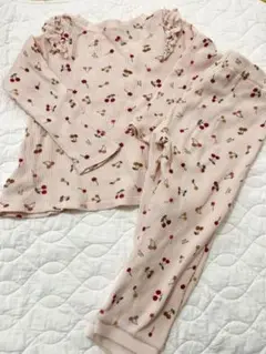 パジャマ　100センチ 長袖長ズボン　女の子