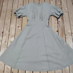 ノーブランド　オリーブベージュ　フレアスリーブ Aライン ワンピース