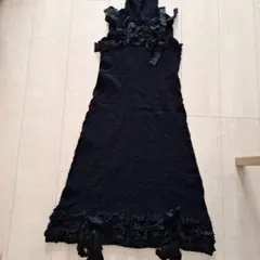 me イッセイミヤケ黒のフリル付きノースリーブワンピース