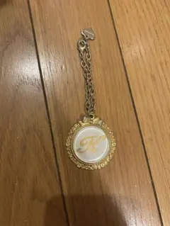 Samantha Thavasaイニシャル K チャーム ゴールドカラー