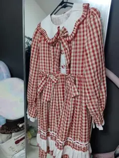 赤と白のチェック柄長袖ワンピース
