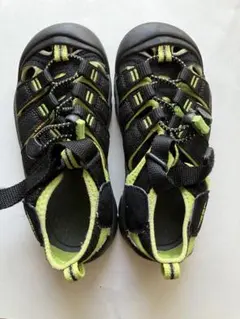 【サイズ:19.5cm】KEEN キッズサンダル ブラック×ライムグリーンのサムネイル