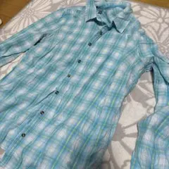 青と白のチェック柄長袖シャツ　1-1