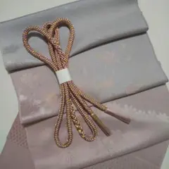 和装小物 落ちついたピンクがかっている紫とグレーに刺繍柄入り帯揚げ帯締めセット