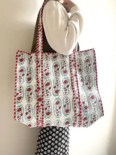 最終値下げ【新品】ブロックプリント　キルティングトートバッグ　ホワイト×レッド