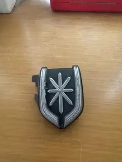 GX71マークIIキーシリンダーカバーエンブレム（ジャンク） - メルカリ