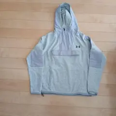 Under Armour グレー フード付きパーカー