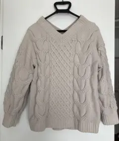 AZUL by moussy ケーブル編みVネックセーター