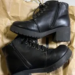 黒編み上げブーツ