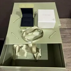 Van Cleef 4点セット ネックレスケース.箱.リボン.本 - メルカリ