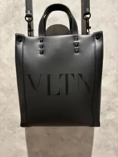 VALENTINO ブラックショルダーバッグのサムネイル