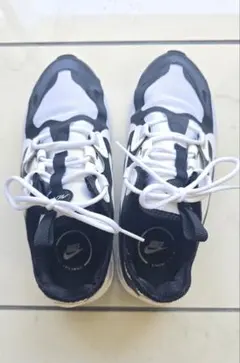 Nike ホワイト ブラック スニーカー