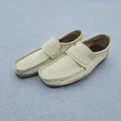 Clarks Originals スエード ローファー ベージュのサムネイル