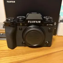 極美品　FUJIFILM X-T5 本体 ハンドグリップ付き　ブラックのサムネイル