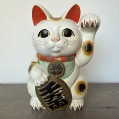 伊万里焼 招き猫 右手高い 金運アップ 唐草模様 - メルカリ