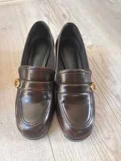 CHARLES & KEITH メタリックアクセント ローファーパンプス 35のサムネイル