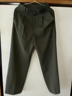 ユニクロ　オリーブ ダークグリーン　タックワイドパンツ