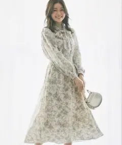 トッコクローゼット　maleon ラインフラワーシャーリングワンピース