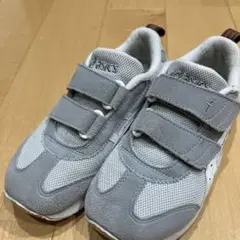 【familiar】ASICS ベルト付きグレーシューズ