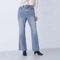 ＜骨格デニムシリーズ＞ハイライズフレアデニムパンツ　ブルーのサムネイル