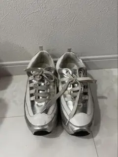 厚底ホワイトシルバースニーカー