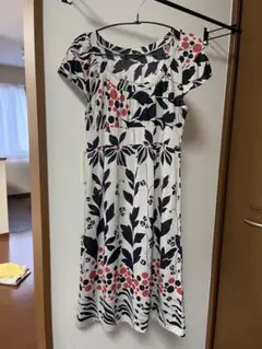 Zampa 半袖 チュニック 花柄 ホワイト ネイビーのサムネイル