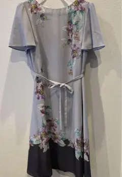 スーナウーナ　花柄ワンピース グレー フレア袖