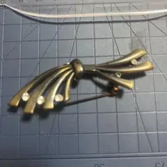 【アンティーク風】扇モチーフ ブローチ ゴールド ラインストーン モダン