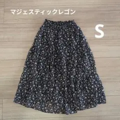 マジェスティックレゴン　花柄スカートのサムネイル